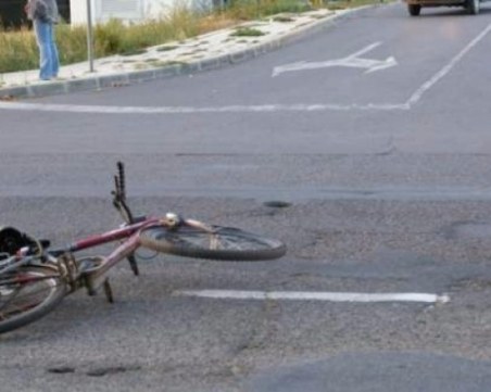 Пенсионер на велосипед се озова в болница, след като кола го блъсна в Пловдив