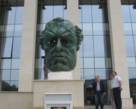 Разкази за дома и живота на Борис Христов в едноименния Дом на културата в Пловдив