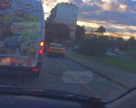 Заблуден шофьор в Пловдив реши, че колата му е велосипед СНИМКА