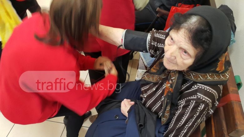 Бившият таен агент баба Веска с показатели като на спортист! 90-годишната жена дари с усмивка доброволци СНИМКИ