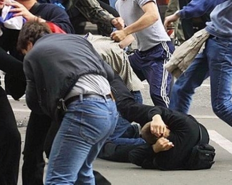 Четирима ученици се сбиха по време на междучасие, единият е в болница