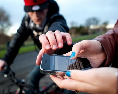 26-годишен пловдивчанин отмъкна телефон, друг пък задигна прах за пране