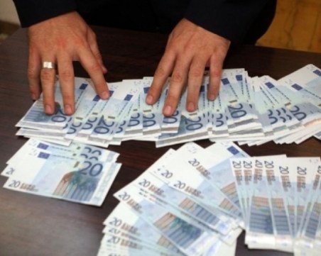 Хванаха 16-годишен с фалшиви 1550 евро в Тракия