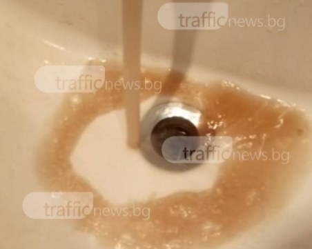 Кал потече от чешмите в Смирненски СНИМКИ