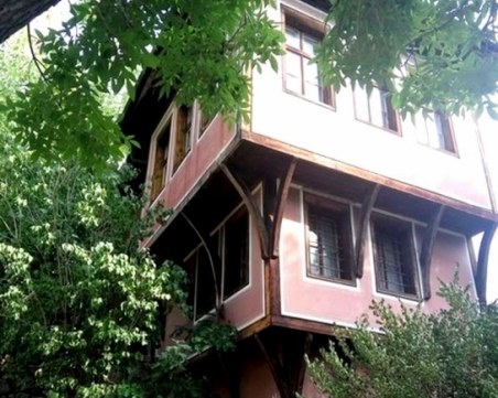 Ренесансова къща бижу до Античния театър се разиргава на търг СНИМКИ