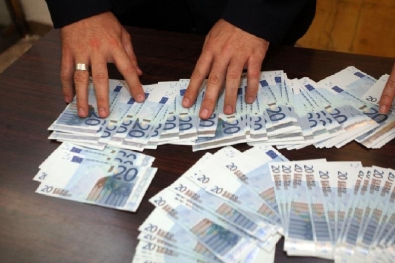 Хванаха 16-годишен с фалшиви 1550 евро в Тракия