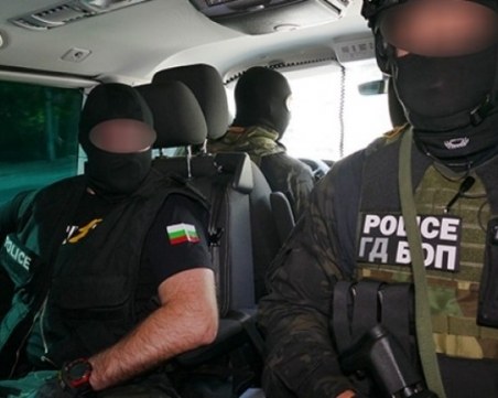 Спецакция в Русе! ГДБОП и жандармеристи щурмуваха заведенията на брата на депутат