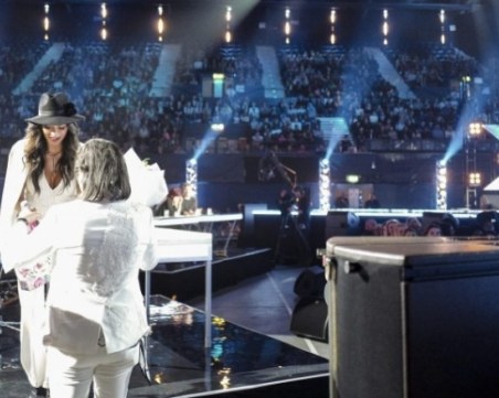 Къде си Гришо? Певец от X Factor засилено сваля Никол ВИДЕО