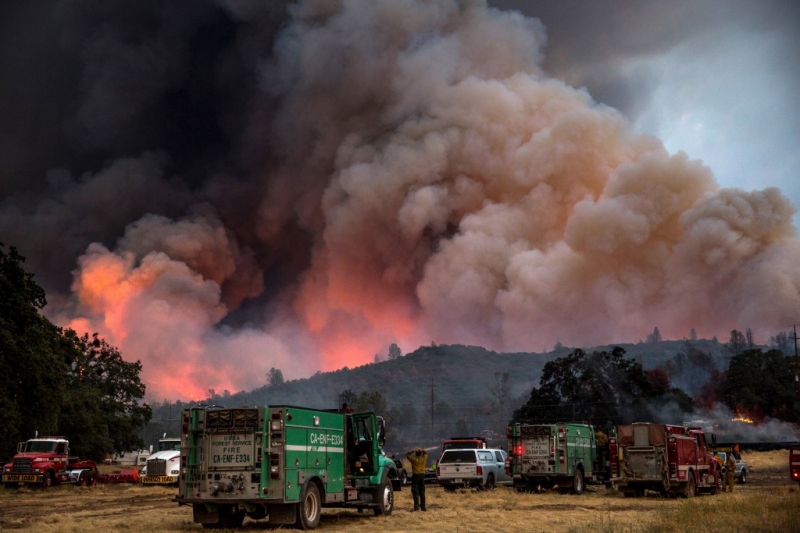 Масова евакуация в Калифорния, броят на жертвите расте ВИДЕО