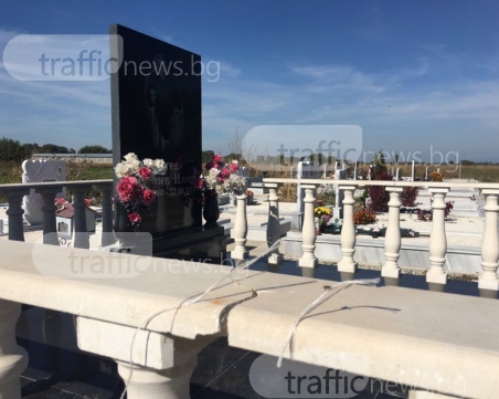 Вандали оскверниха два гроба на кардараши в Пловдивско, търсели злато СНИМКИ и ВИДЕО