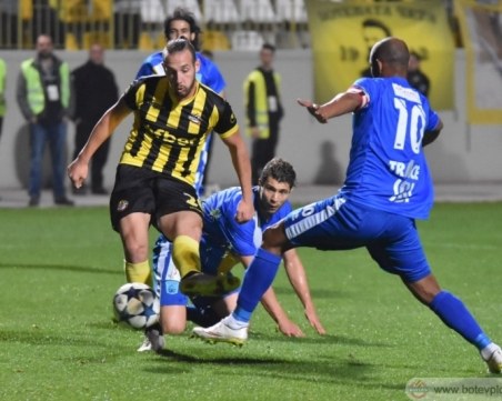 Ботев пречупи 10 от Верея, токов удар прекъсна мача
