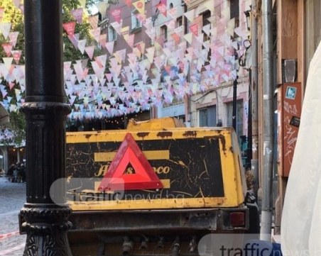 Димна пелена обгази Капана! Днес тук не мирише на изкуство... СНИМКИ