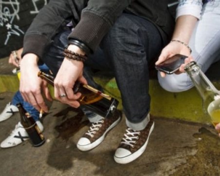 На купон: 16-годишен ученик припадна от алкохол