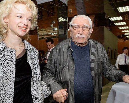 Армен Джигарханян се развежда - младата му съпруга се опитала да го убие