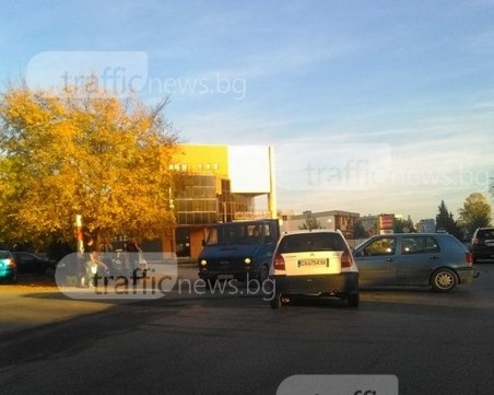 Катастрофа в Тракия! Ситроен отнесе голф след засичане СНИМКИ