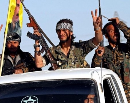 Падна! Столицата на Ислямска държава е превзета ВИДЕО