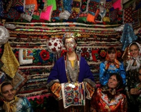 Уникален родопски ритуал събра очите на екип на “Ройтерс“ СНИМКИ