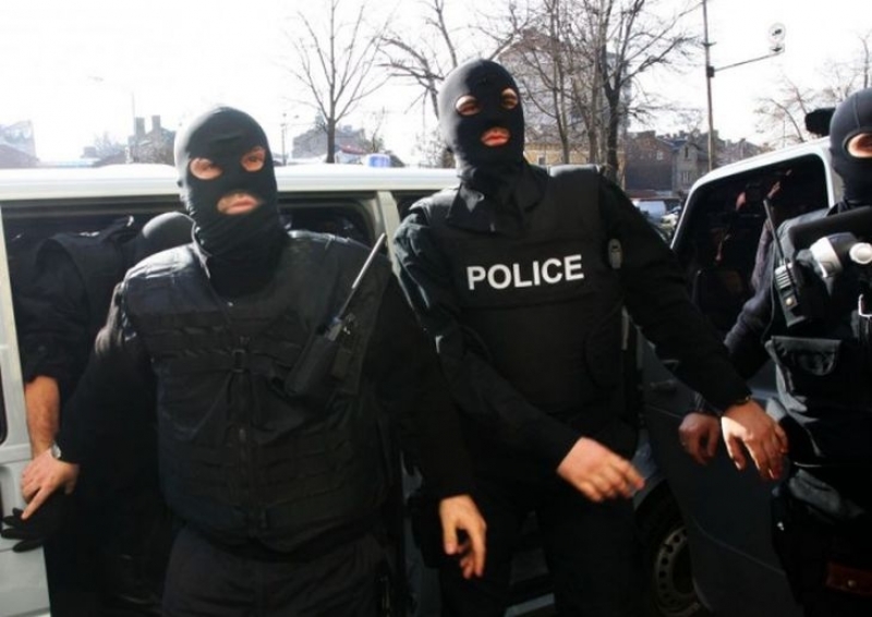 Полицаи натръшкаха двама до пловдивска бензиностанция, пренасяли половин килограм хероин