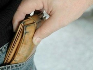 Пенсионер седна в селска кръчма, през това време пловдивчанин му отмъкна 2 бона