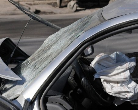 Шофьор се озова в болница след верижна катастрофа в Пловдивско