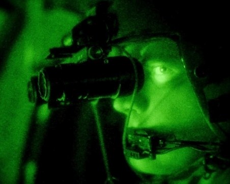 Студенти от Пловдив ще “прогледнат в тъмното“ с очила за нощно виждане, с които пазят границата