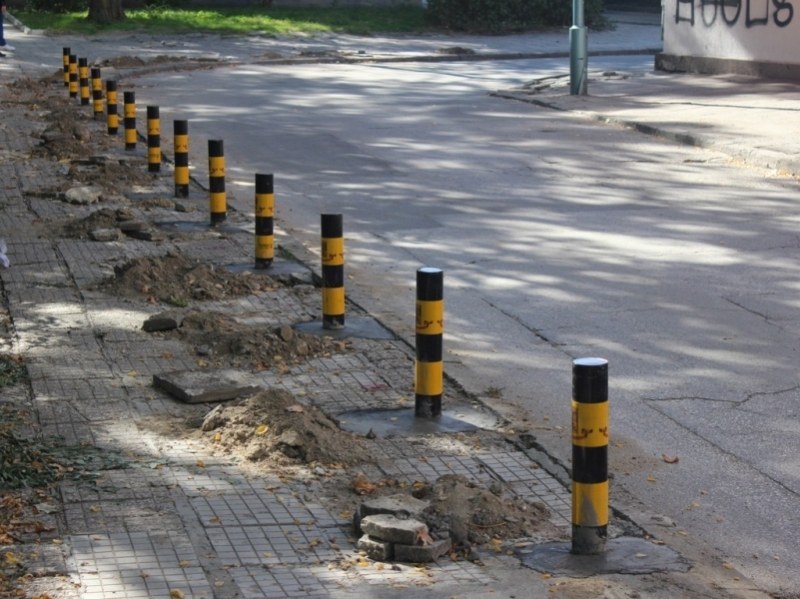 Антипаркинг колчета вкарват в ред наглеците в Пловдив, паркиращи където си искат