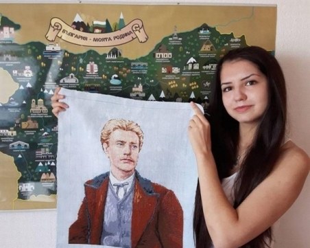 18-годишна асеновградчанка избродира гоблен с лика на Левски СНИМКА