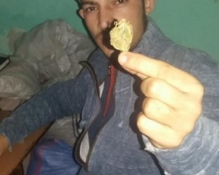 22-годишен младеж даде джойнт на дете, публикува го във фейсбук СНИМКА