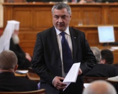 БСП иска оставките на Валентин Радев и Валери Симеонов