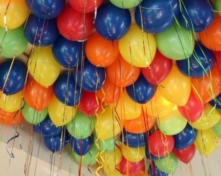 Майка изненада дъщеричката си за рождения ден с хелиеви балони и едва не загинаха ВИДЕО