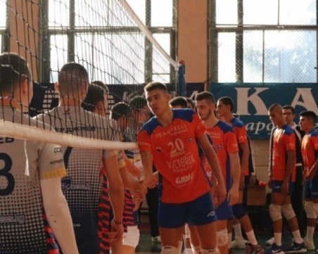 Юношески национал се връща във Виктория Волей за дербито с ВК Строител днес