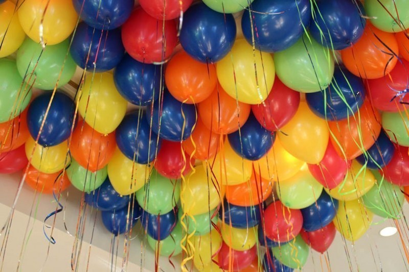 Майка изненада дъщеричката си за рождения ден с хелиеви балони и едва не загинаха ВИДЕО