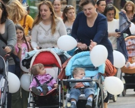 3 лева увеличение на детските надбавки и 10% ръст в минималната заплата?