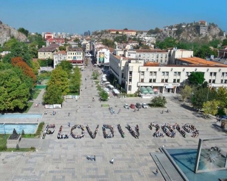 Без Дефиле на младото вино, Фестивал на цирка и Дрон фест догодина