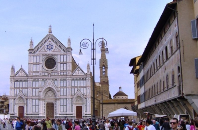 Смърт в базилика! Турист загина, ударен от отломка на храма