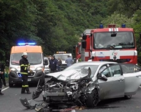 Майка и син загинаха в жестока катастрофа тази сутрин