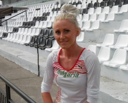 Тезджан Наимова отново е в залата, вече като треньорка