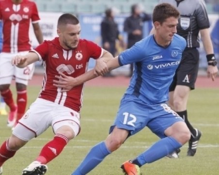 За разлика от феновете, Левски и ЦСКА не успяха да се бият, завършиха наравно