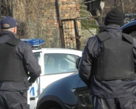 Български камион, превозвал в тайник мигранти от Ирак, е спипан от македонските власти