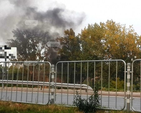 Роми отново горят гуми в Пловдив! Кварталът е обгазен от черен дим, къде са глобите?