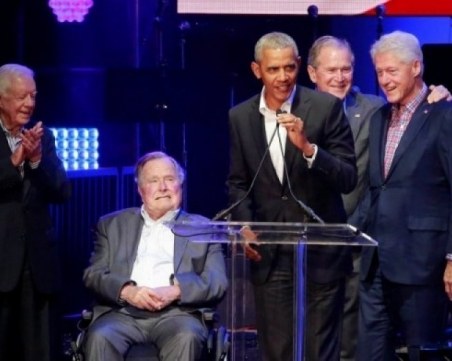 Живите бивши президенти на САЩ заедно на концерт