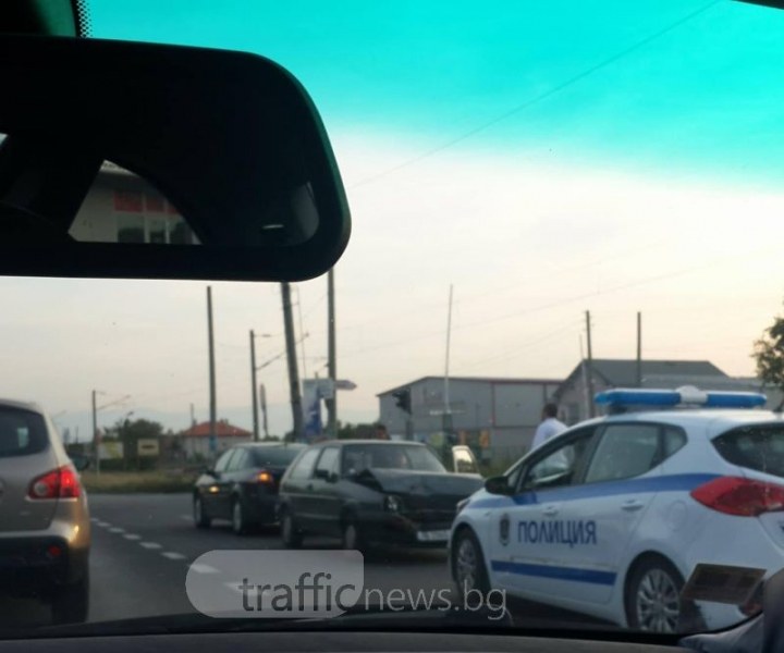 Катастрофа в Труд! Карловско е блокирано, километричен низ от автомобили пъпли към Пловдив СНИМКИ