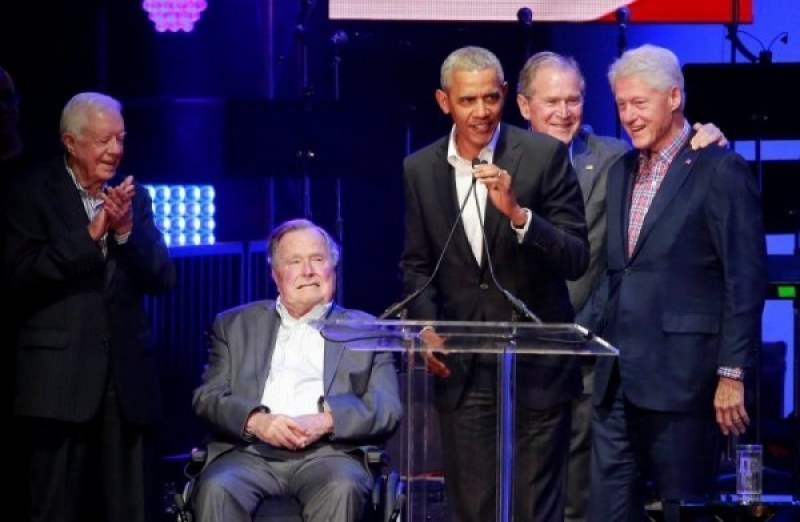 Живите бивши президенти на САЩ заедно на концерт