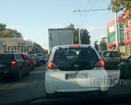 100 000 коли влизат всеки ден в Пловдив! Още 150 000 са регистрирани под тепетата