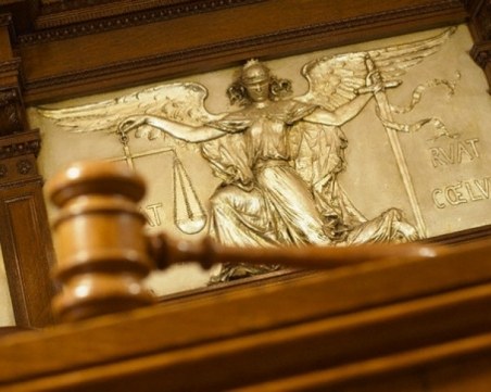 В съда в Пловдив: 24-годишен младеж с 26 присъди иска на свобода