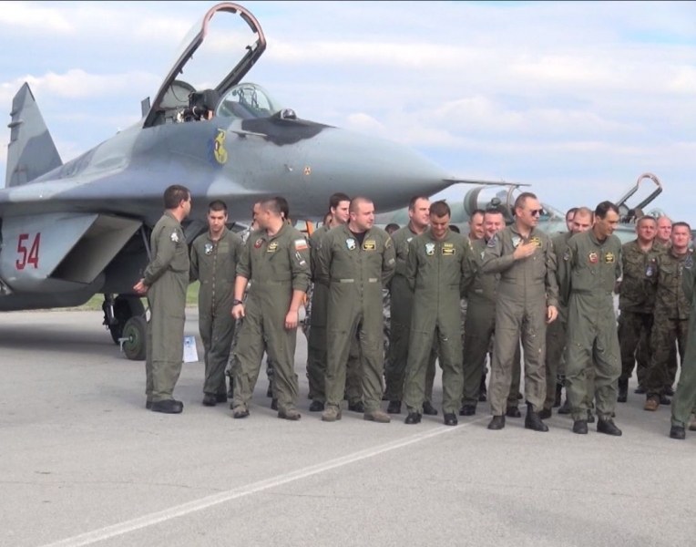Пилотите в “Граф Игнатиево“ ще имат достатъчно самолети и гориво за тренировки