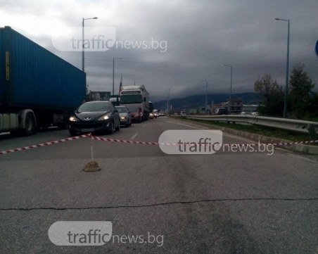 Частник затвори Кукленско шосе! Собственикът на имота си иска парите ВИДЕО+СНИМКИ