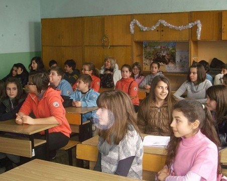 Кампания проверява знанията на пловдивски ученици по български