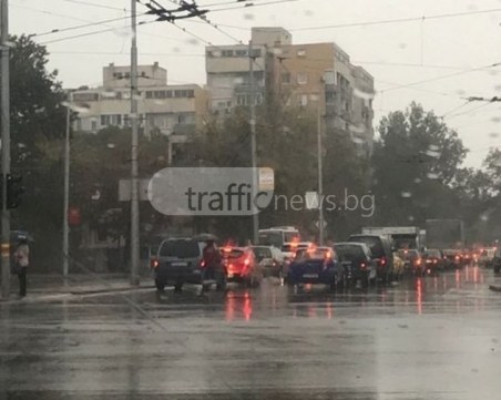 Зверски тапи в Пловдив! Избягвайте централна градска част СНИМКИ