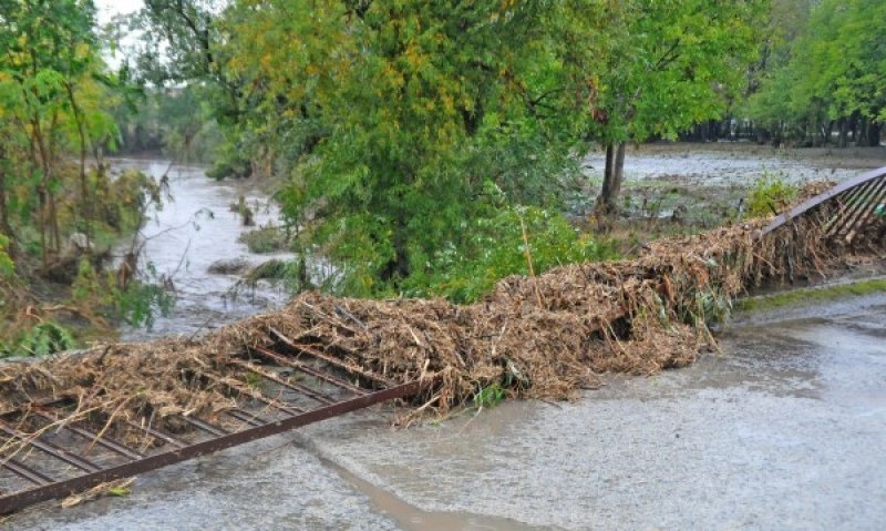 Ден на траур в Бургас, вижте водния апокалипсис ВИДЕО